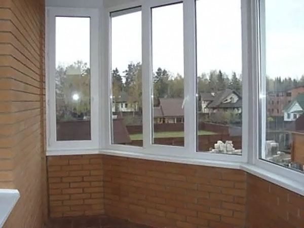 Остекления балкона в частном доме, коттедже и даче Солнечногорск
