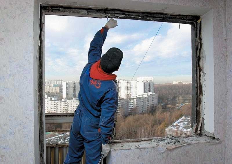 Демонтаж старого остекления балкона Солнечногорск