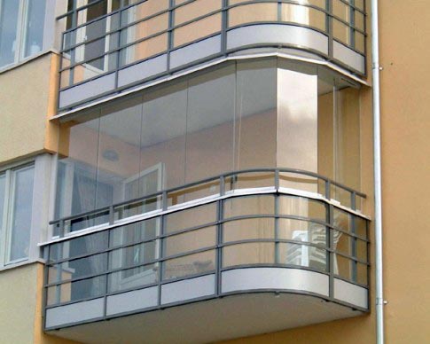 Сплошное безрамное остекление балкона без рам Солнечногорск